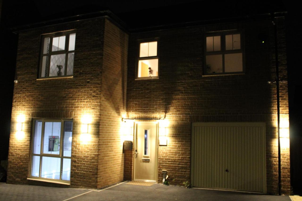 Haven: Spacious Luxury Home Near Xscape Castleford Exterior photo