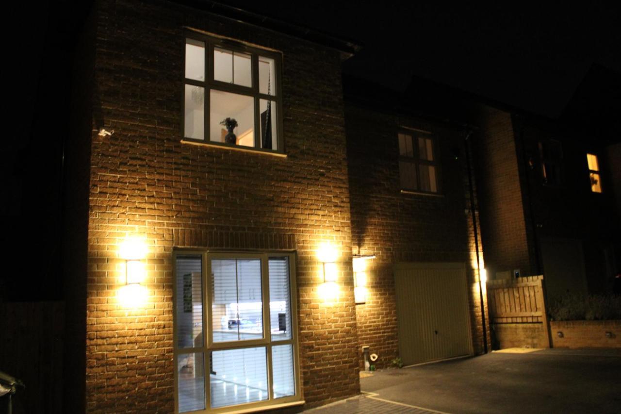 Haven: Spacious Luxury Home Near Xscape Castleford Exterior photo